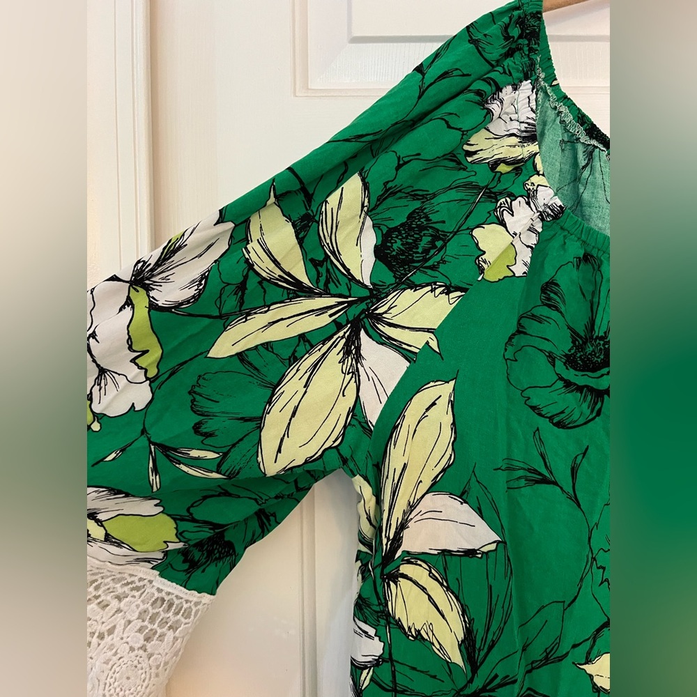 Cato Green Floral Blouse with Lace Accents EUC Size 26/28W - Picture 4 of 8